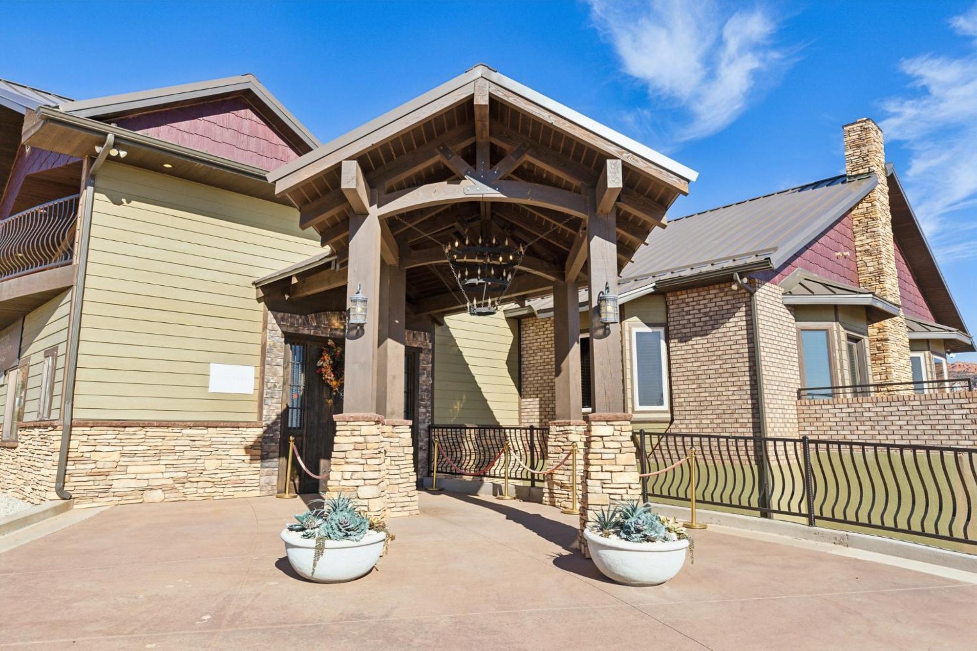 Zion Cliff Hotel 4*