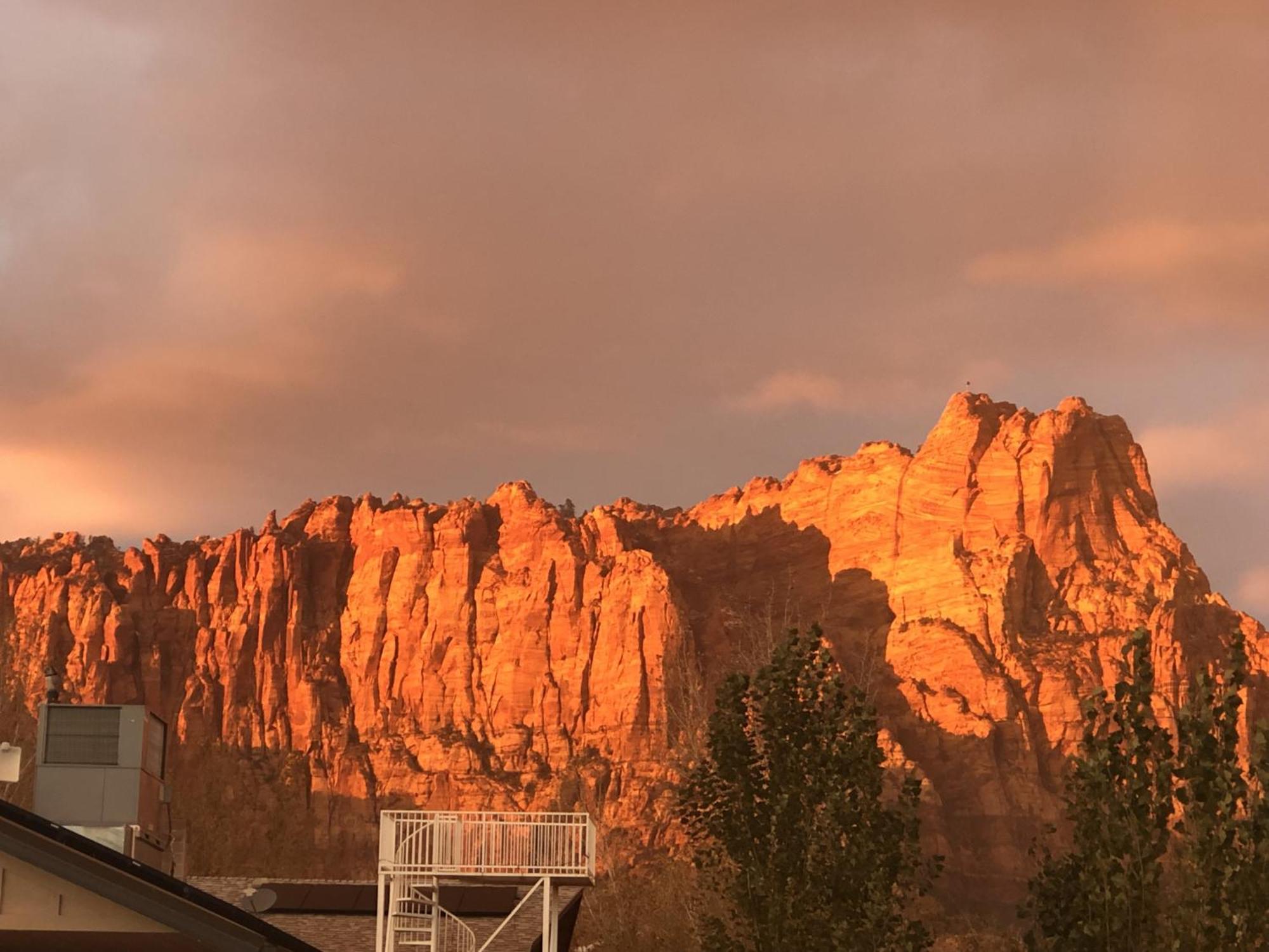 Zion Cliff 4* Hildale